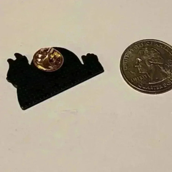 Peeking Charmander Kanto Starter Enamel Pin – Must-Have for Pokémon Fans! - Picture 4 of 4